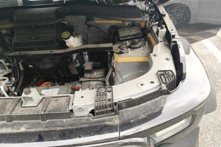 Used iCAR V23 2025 501 Four-Wheel Drive Advanced Version Engine Bay Left