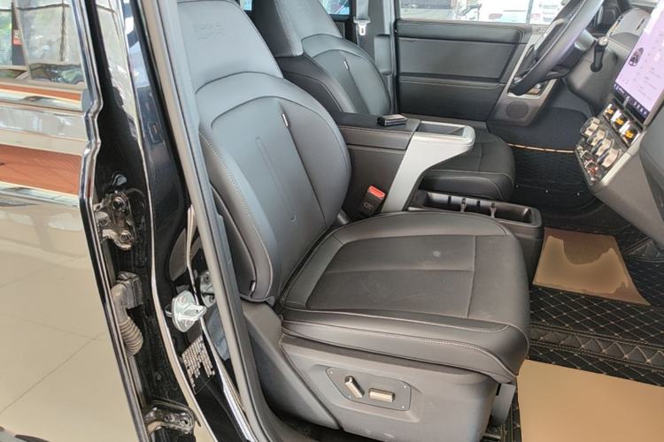 Used iCAR V23 2025 401 Two-Wheel Drive Advanced Edition Right Front Seat