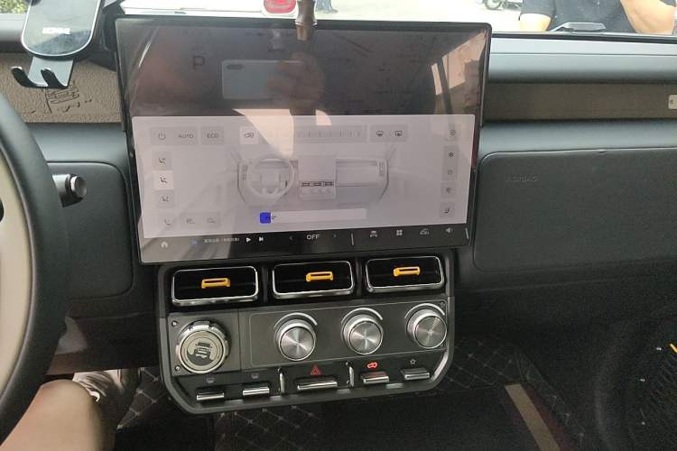Used iCAR V23 2025 501 Four-Wheel Drive Intelligent Driving Version Audio And AC Panel