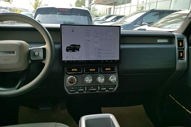 Used iCAR V23 2025 401 Two-Wheel Drive Intelligent Driving Version Audio And AC Panel