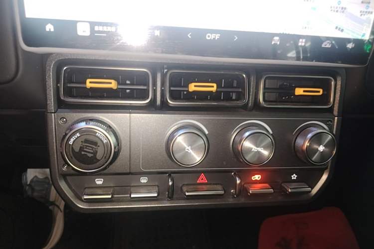 Used iCAR V23 2025 501 Four-Wheel Drive Intelligent Driving Version Audio And AC Panel