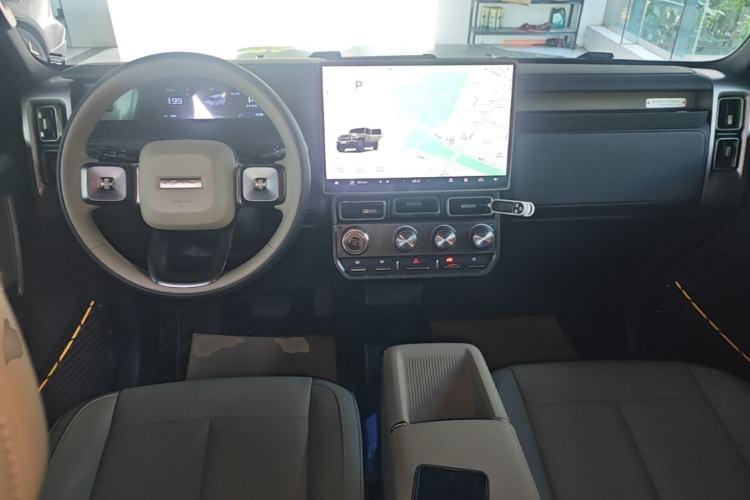 Used iCAR V23 2025 401 Two-Wheel Drive Intelligent Driving Version Center Console