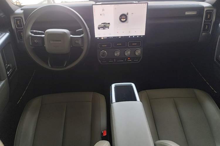 Used iCAR V23 2025 501 Four-Wheel Drive Intelligent Driving Version Center Console