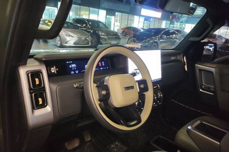 Used iCAR V23 2025 501 Four-Wheel Drive Intelligent Driving Version Center Console