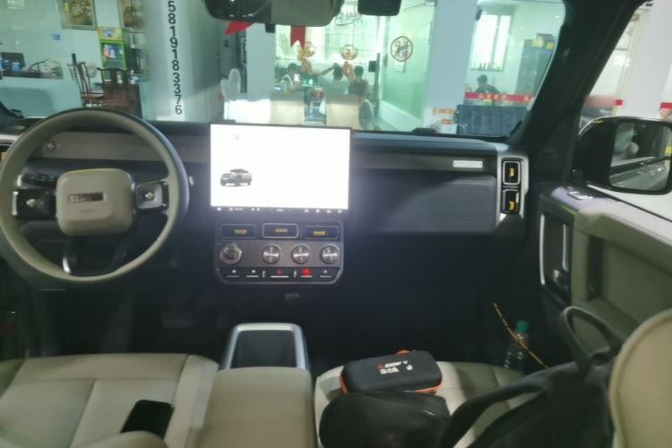 Used iCAR V23 2025 501 Four-Wheel Drive Intelligent Driving Version Center Console