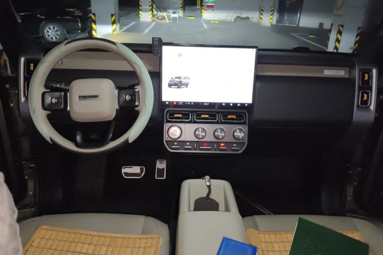 Used iCAR V23 2025 401 Two-Wheel Drive Intelligent Driving Version Center Console