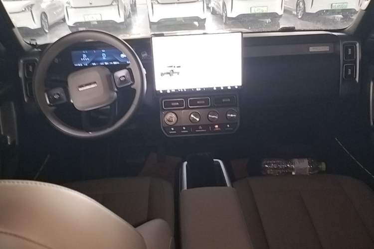 Used iCAR V23 2025 401 Two-Wheel Drive Intelligent Driving Version Center Console