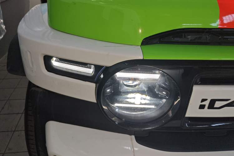 Used iCAR V23 2025 501 Four-Wheel Drive Intelligent Driving Version Right Front Headlight