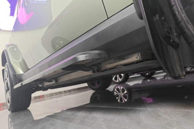 Used iCAR V23 2025 501 Four-Wheel Drive Intelligent Driving Version Right Side Sill