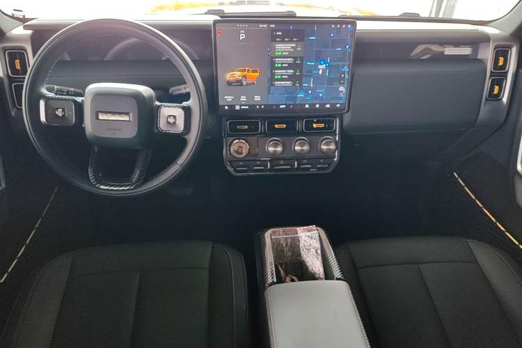 Used iCAR V23 2025 501 Four-Wheel Drive Intelligent Driving Version Center Console