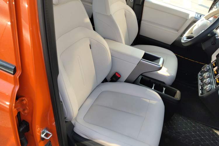 Used iCAR V23 2025 501 Four-Wheel Drive Intelligent Driving Version Right Front Seat