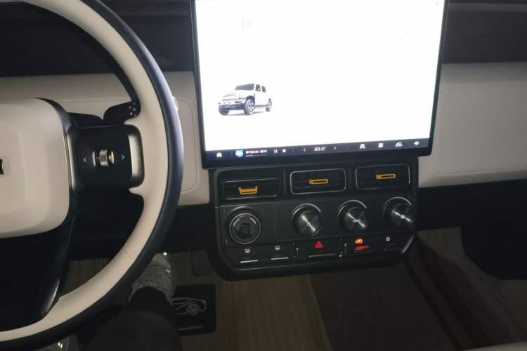 Used iCAR V23 2025 501 Four-Wheel Drive Intelligent Driving Version Audio And AC Panel