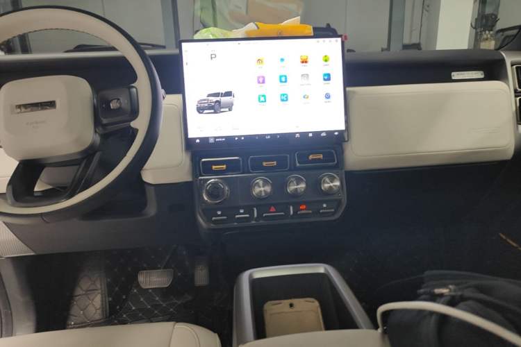 Used iCAR V23 2025 401 Two-Wheel Drive Intelligent Driving Version Audio And AC Panel