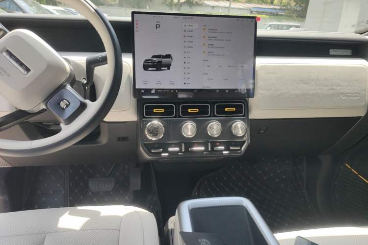 Used iCAR V23 2025 401 Two-Wheel Drive Intelligent Driving Version Audio And AC Panel