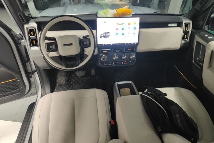 Used iCAR V23 2025 401 Two-Wheel Drive Intelligent Driving Version Center Console
