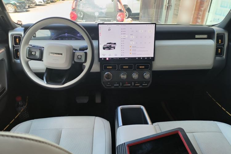 Used iCAR V23 2025 401 Two-Wheel Drive Intelligent Driving Version Center Console