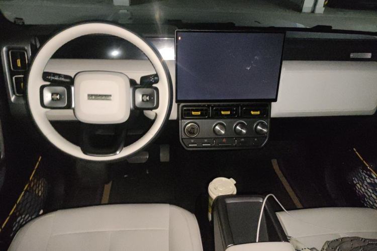 Used iCAR V23 2025 401 Two-Wheel Drive Intelligent Driving Version Center Console