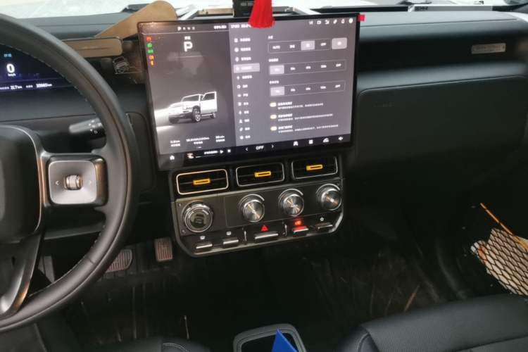 Used iCAR V23 2025 501 Four-Wheel Drive Intelligent Driving Version Center Console