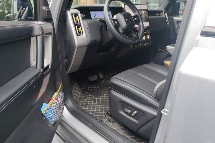 Used iCAR V23 2025 401 Two-Wheel Drive Intelligent Driving Version Driver Seat