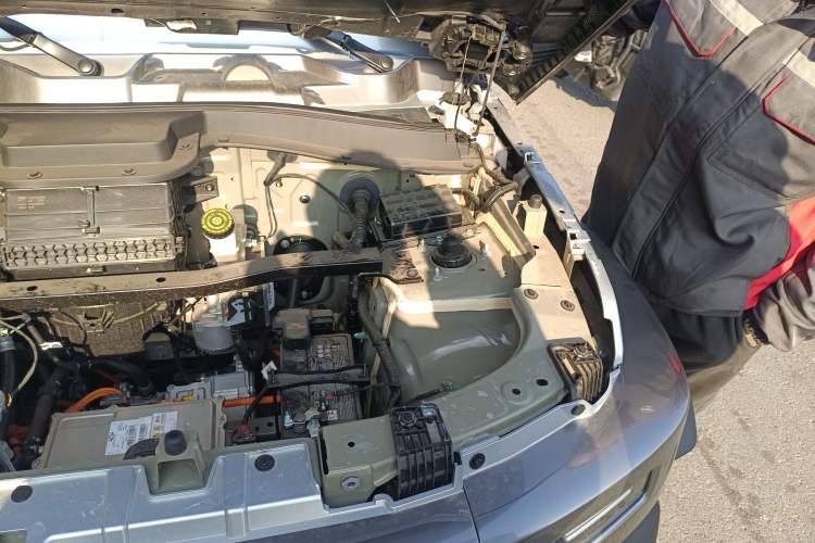 Used iCAR V23 2025 501 Four-Wheel Drive Advanced Version Engine Bay Left