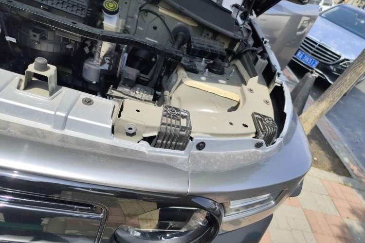 Used iCAR V23 2025 501 Four-Wheel Drive Advanced Version Engine Bay Left