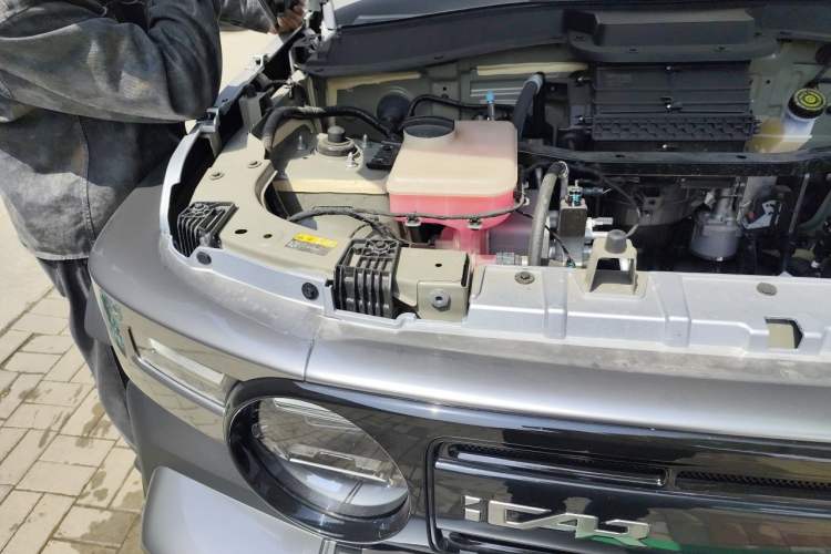 Used iCAR V23 2025 501 Four-Wheel Drive Advanced Version Engine Bay Right