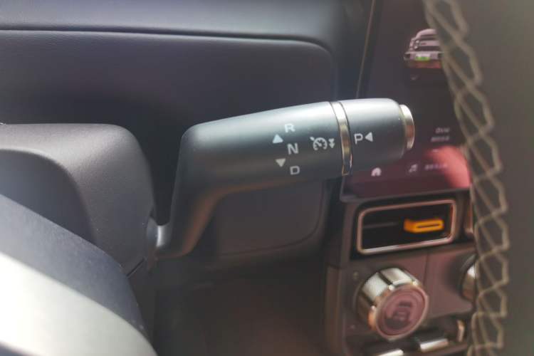Used iCAR V23 2025 401 Two-Wheel Drive Advanced Edition Gear Lever