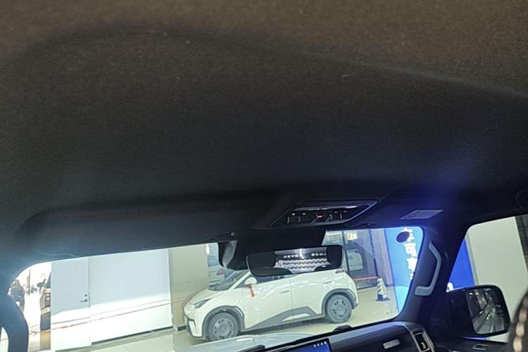 Used iCAR V23 2025 501 Four-Wheel Drive Advanced Version Headliner