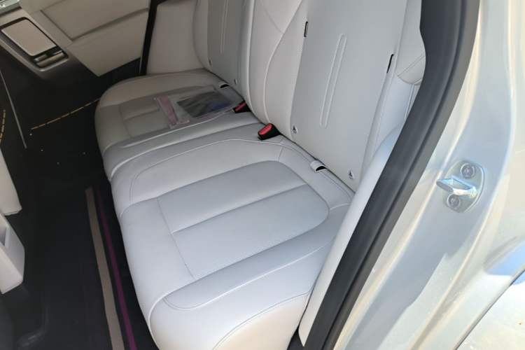 Used iCAR V23 2025 401 Two-Wheel Drive Intelligent Driving Version Left Rear Seat
