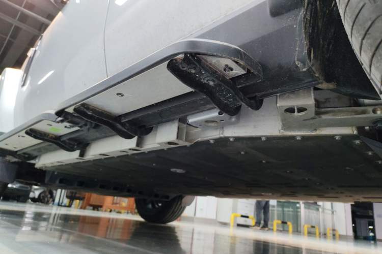 Used iCAR V23 2025 401 Two-Wheel Drive Advanced Edition Left Side Sill
