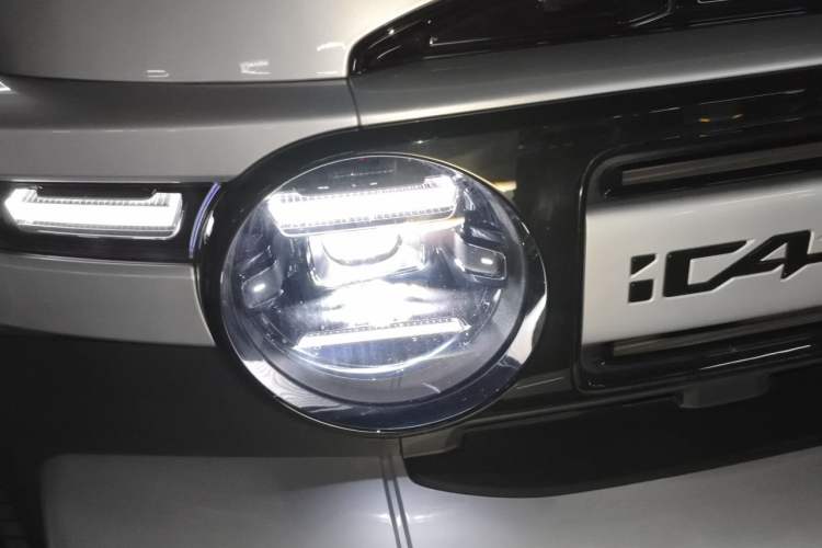 Used iCAR V23 2025 501 Four-Wheel Drive Intelligent Driving Version Right Front Headlight