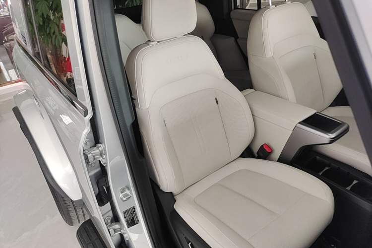 Used iCAR V23 2025 401 Two-Wheel Drive Advanced Edition Right Front Seat
