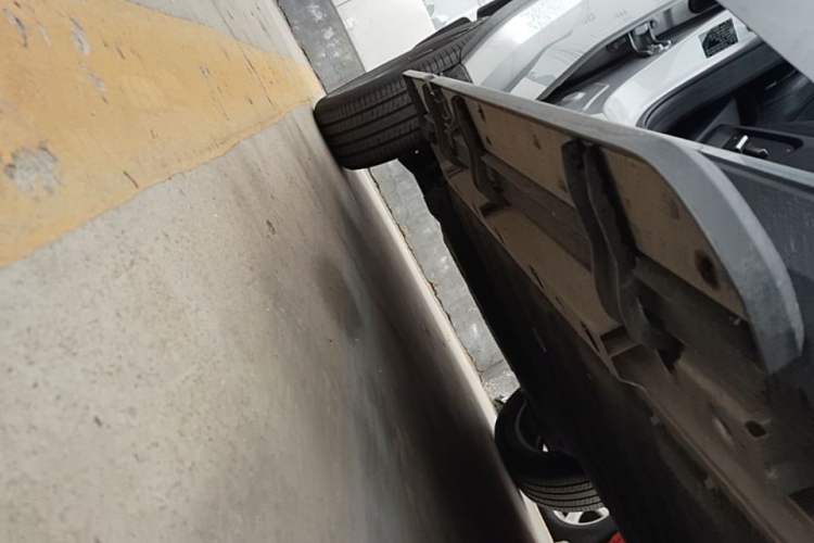 Used iCAR V23 2025 401 Two-Wheel Drive Advanced Edition Right Side Sill