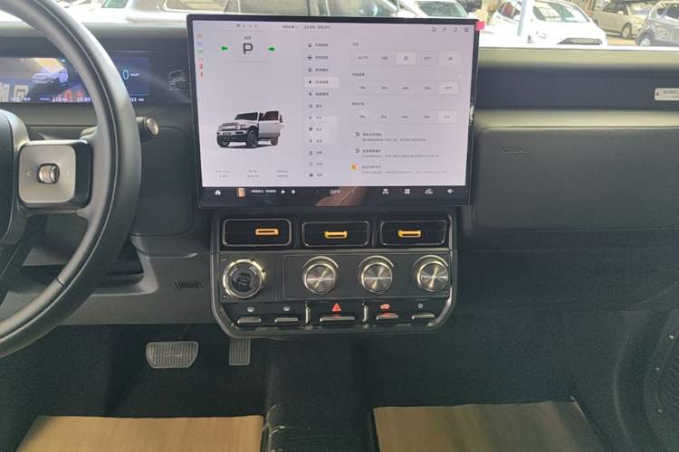 Used iCAR V23 2025 401 Two-Wheel Drive Intelligent Driving Version Audio And AC Panel