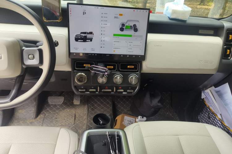 Used iCAR V23 2025 501 Four-Wheel Drive Advanced Version Audio And AC Panel