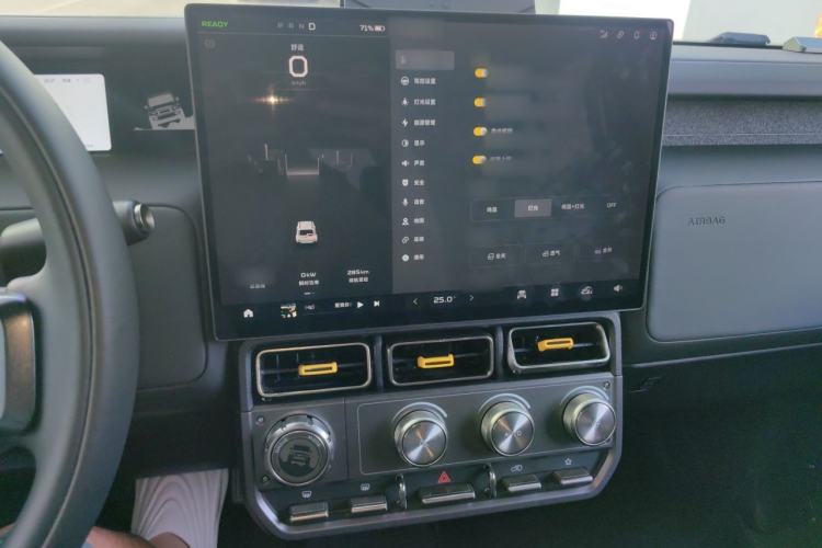 Used iCAR V23 2025 401 Two-Wheel Drive Advanced Edition Audio And AC Panel