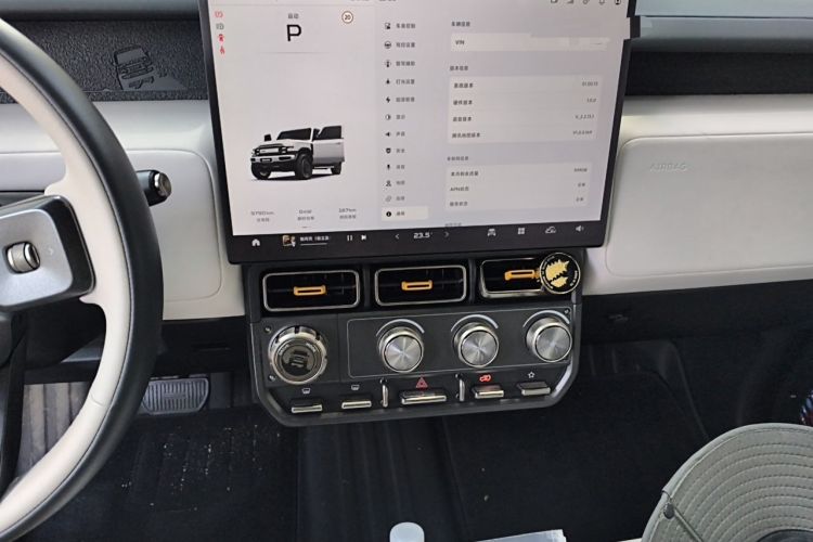 Used iCAR V23 2025 401 Two-Wheel Drive Intelligent Driving Version Audio And AC Panel
