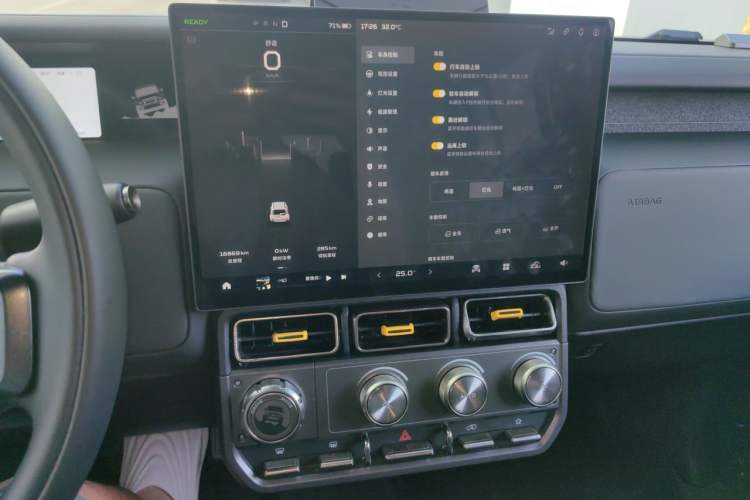 Used iCAR V23 2025 401 Two-Wheel Drive Advanced Edition Audio And AC Panel