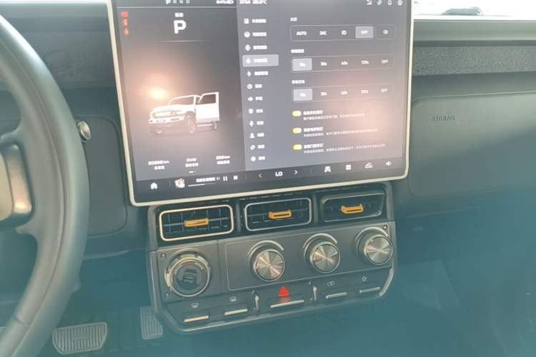 Used iCAR V23 2025 401 Two-Wheel Drive Intelligent Driving Version Audio And AC Panel