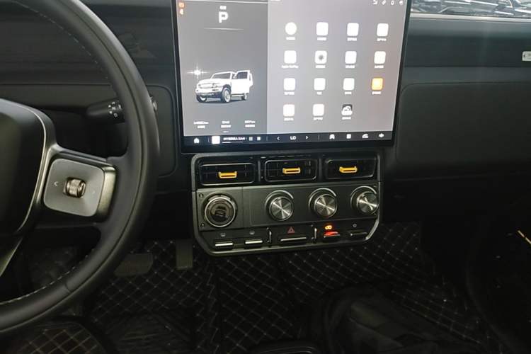 Used iCAR V23 2025 401 Two-Wheel Drive Advanced Edition Audio And AC Panel