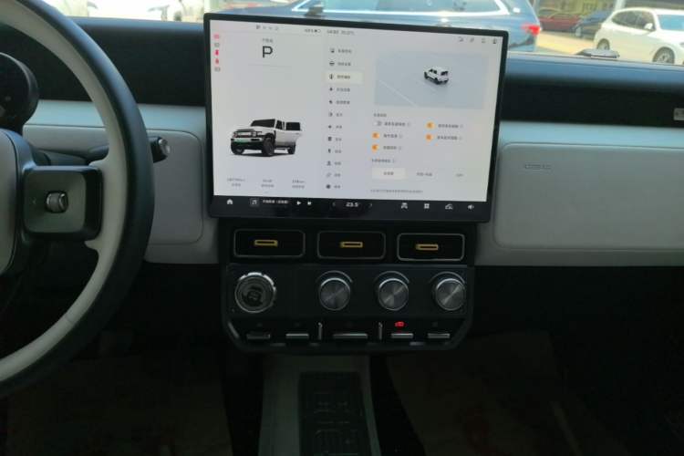 Used iCAR V23 2025 401 Two-Wheel Drive Intelligent Driving Version Audio And AC Panel