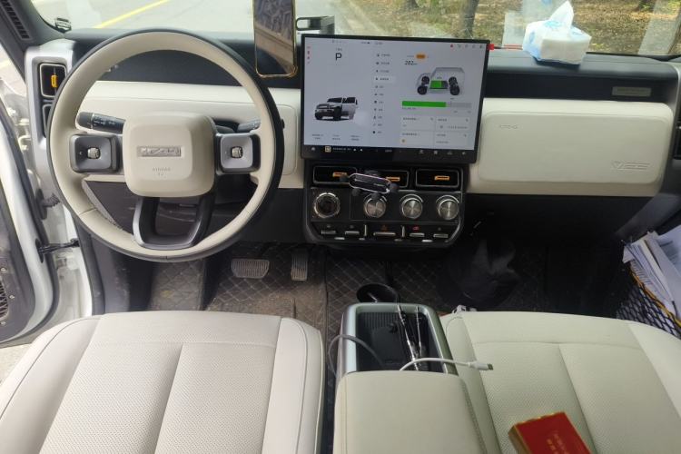 Used iCAR V23 2025 501 Four-Wheel Drive Advanced Version Center Console