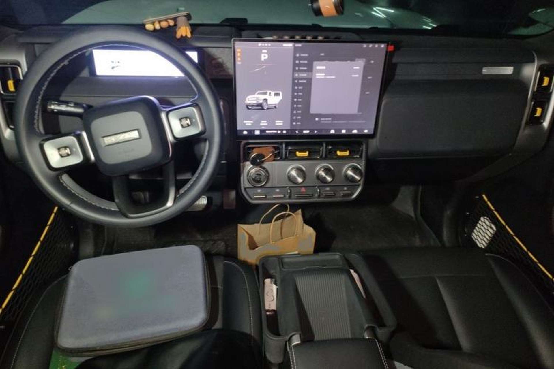 Used iCAR V23 2025 401 Two-Wheel Drive Intelligent Driving Version Center Console