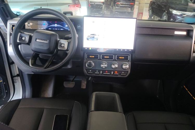 Used iCAR V23 2025 501 Four-Wheel Drive Intelligent Driving Version Center Console