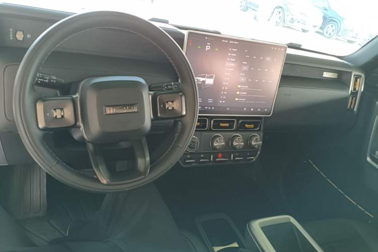 Used iCAR V23 2025 401 Two-Wheel Drive Intelligent Driving Version Center Console