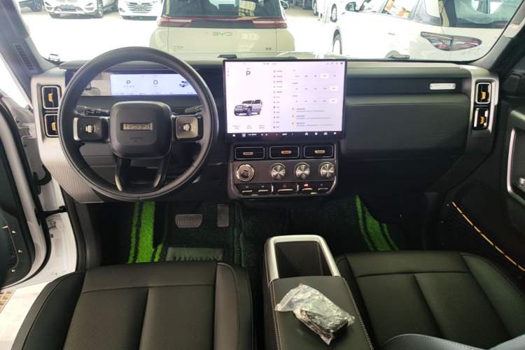 Used iCAR V23 2025 401 Two-Wheel Drive Intelligent Driving Version Center Console