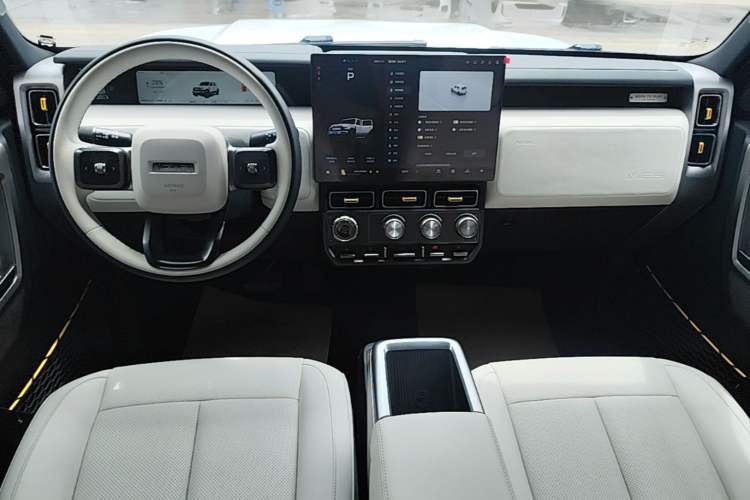 Used iCAR V23 2025 501 Four-Wheel Drive Intelligent Driving Version Center Console