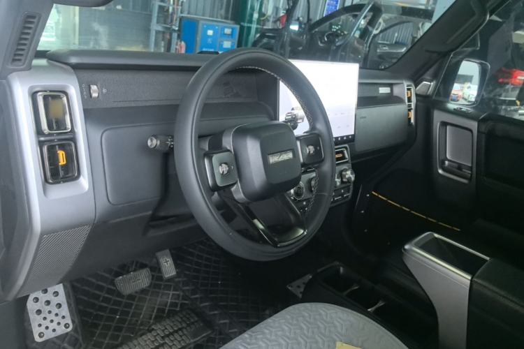 Used iCAR V23 2025 401 Two-Wheel Drive Intelligent Driving Version Center Console