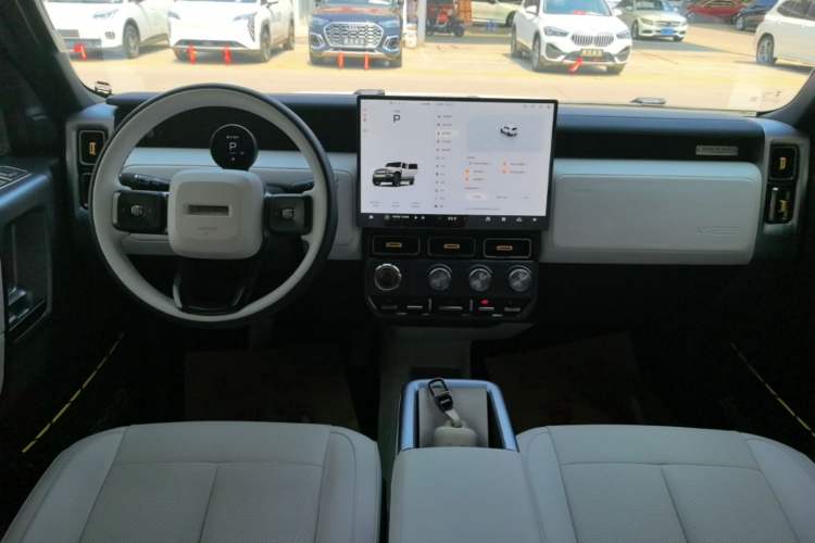 Used iCAR V23 2025 401 Two-Wheel Drive Intelligent Driving Version Center Console
