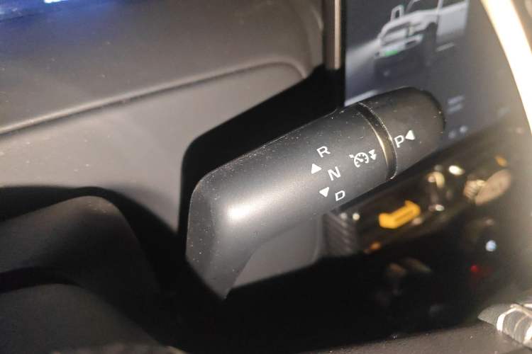 Used iCAR V23 2025 401 Two-Wheel Drive Advanced Edition Gear Lever
